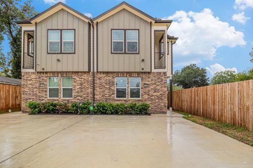 Heart of Houston, Unit B Heart of Houston, Unit B