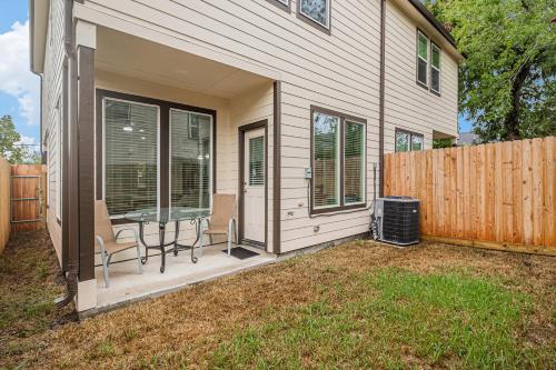 Heart of Houston, Unit B Heart of Houston, Unit B