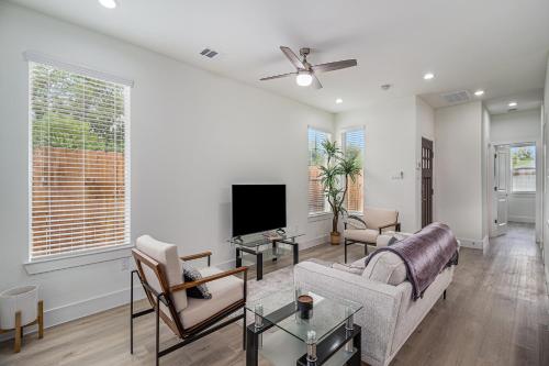 Heart of Houston, Unit B Heart of Houston, Unit B