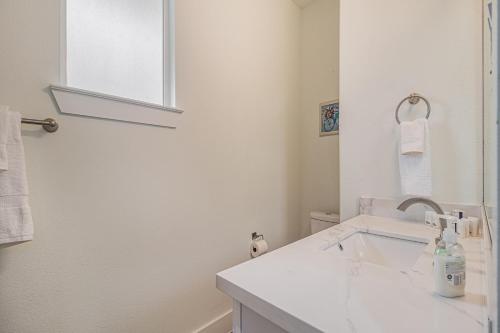 Heart of Houston, Unit B Heart of Houston, Unit B