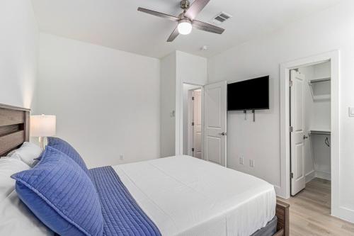 Heart of Houston, Unit B Heart of Houston, Unit B