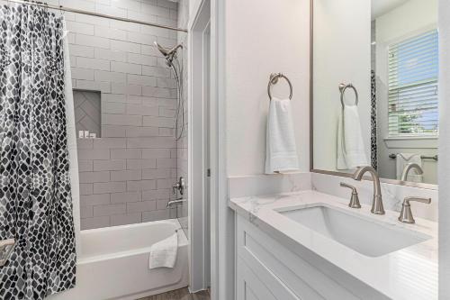 Heart of Houston, Unit B Heart of Houston, Unit B