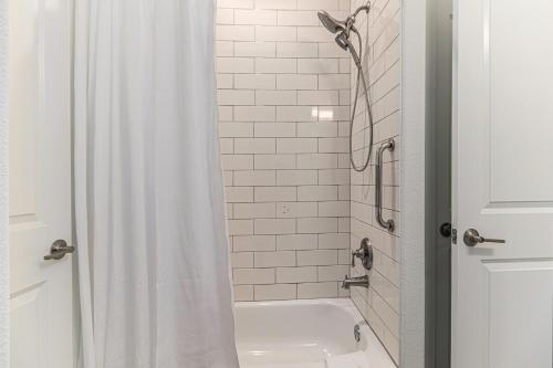 Heart of Houston, Unit B Heart of Houston, Unit B