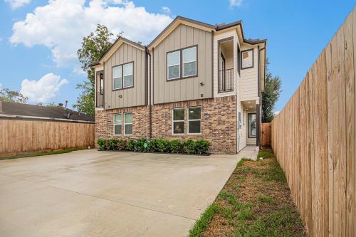 Heart of Houston, Unit B Heart of Houston, Unit B