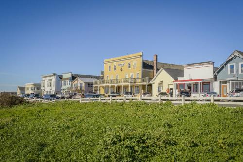 Mendocino Hotel & Garden - image 4