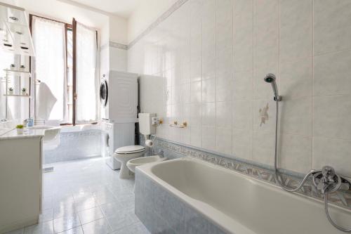 MILANO VOYAGER APARTMENT - 6 guests, 2 BD & 2 BH, Top neighborhood Milan city, Милан (фото 8)