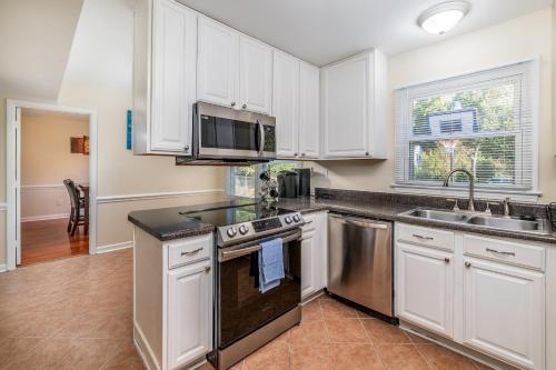 Centrally Located Spacious Abode Centrally Located Spacious Abode