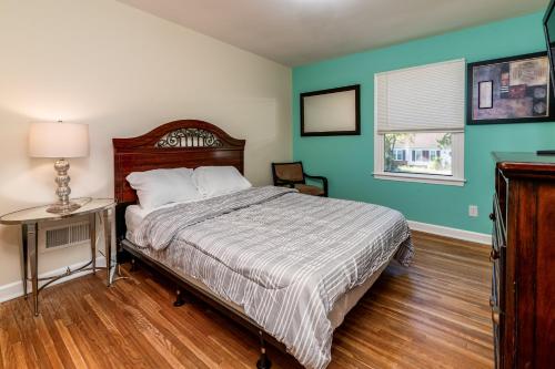 Centrally Located Spacious Abode Centrally Located Spacious Abode