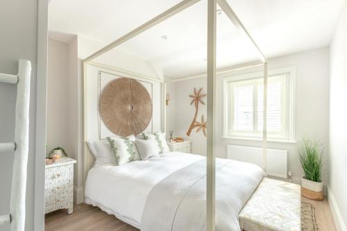 The Shell House (Sleeps 12 - 5 mins to Beach) in Bournemouth