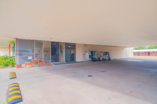 Town & Country Motel Bossier City by OYO in Bossier City, USA