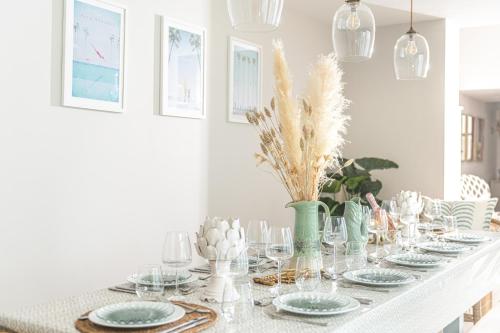 The Shell House (Sleeps 12 - 5 mins to Beach) in Bournemouth
