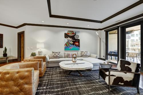 Luxury 3 Bedroom Condo at The Arrabelle thumb 3