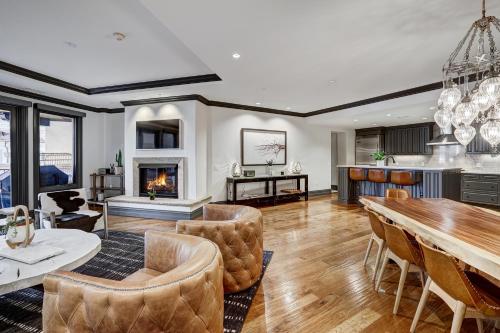 Luxury 3 Bedroom Condo at The Arrabelle thumb 4