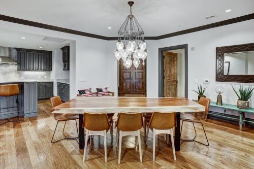 Luxury 3 Bedroom Condo at The Arrabelle detail