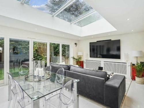 Pass the Keys - Luxury flat with private garden and hot tub in South London