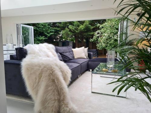 Pass the Keys - Luxury flat with private garden and hot tub in South London