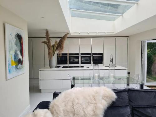 Pass the Keys - Luxury flat with private garden and hot tub in South London