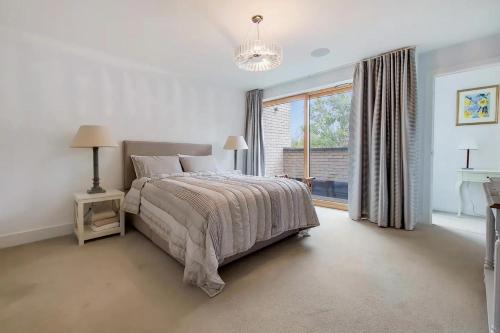 VW5 - Luxury 3 Bed Townhouse with Parking - by Short Stories London, London