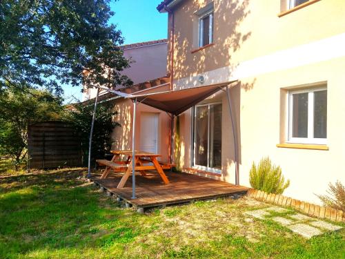 Le Clos Andrée - Charmante maison 8 personnes - 5 lits - Climatisation réversible RDC - Parking 3 véhicules - Garage - Zone Nord Montauban - Terrasse et jardin - Location saisonnière - Montauban