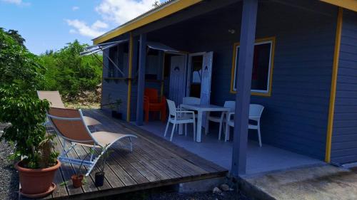 Bungalow de 2 chambres avec vue sur la mer jardin clos et wifi a Anse Bertrand photo 1