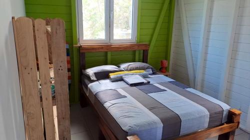 Bungalow de 2 chambres avec vue sur la mer jardin clos et wifi a Anse Bertrand photo 2