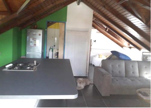 Studio cosy à Sainte-Rose, 45 m² avec balcon (Studio cosy a Sainte-Rose, 45 m² avec balcon) in ซานต์ โรเซ