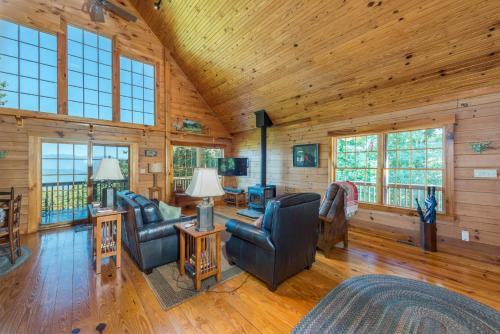 Christmas Tree Cabin Secluded Asheville Area Log Cabin with a View!