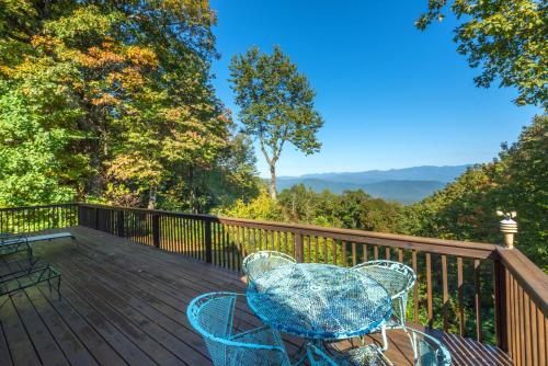 Christmas Tree Cabin Secluded Asheville Area Log Cabin with a View!