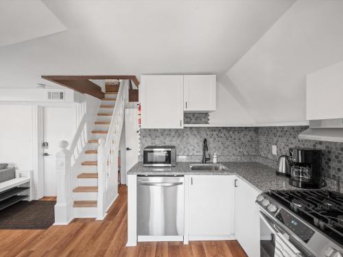 Shadyside, Pittsburgh, Modern And Unique 1 Bedroom Unit6 With Free Parking - Monroeville, PA