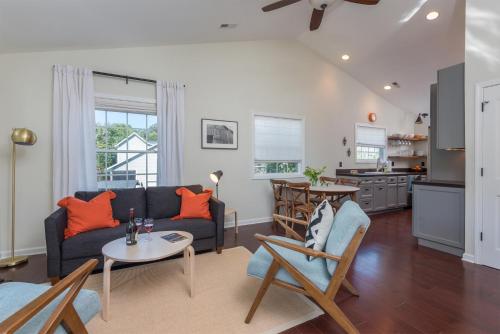 Luxe Loft Pet-friendly, Gas Grill & 5 Minutes from Town