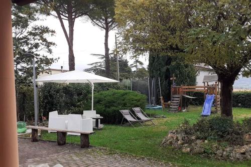 Camera privata in villa con ingresso indipendente e grande giardino, Perugia (foto 9)