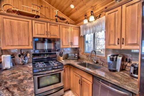 The Bears Lair in front of Bear Mountain Ski Area in Big Bear Lake, USA