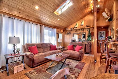 The Bears Lair in front of Bear Mountain Ski Area in Big Bear Lake, USA