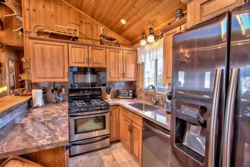 The Bears Lair in front of Bear Mountain Ski Area in Big Bear Lake, USA