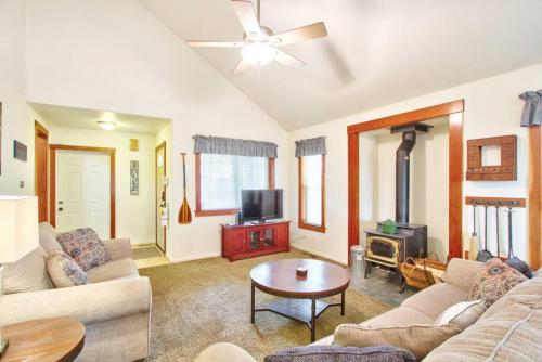 Lakeside Retreat, walking distance to Bear Lake in Big Bear Lake, USA