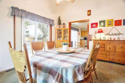 Lakeside Retreat, walking distance to Bear Lake in Big Bear Lake, USA