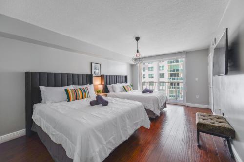 Amazing 3 BR Condo At Brickell with Pool in Miami, USA