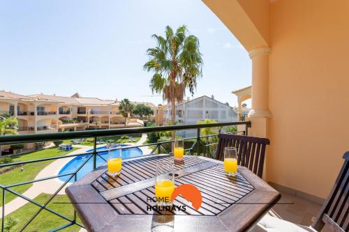 #130 Sunny Balcony, AC with Pool View in Vilamoura