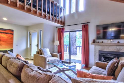 Cascade Escape in Moonridge with sauna and jacuzzi in Big Bear Lake, USA