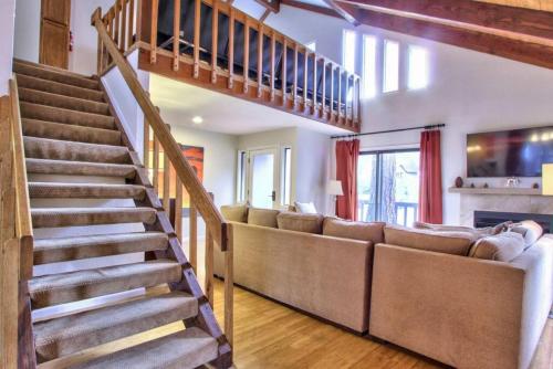 Cascade Escape in Moonridge with sauna and jacuzzi in Big Bear Lake, USA
