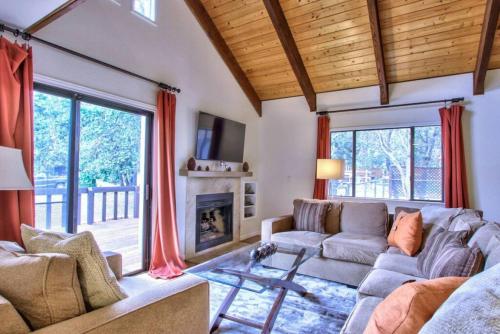 Cascade Escape in Moonridge with sauna and jacuzzi in Big Bear Lake, USA