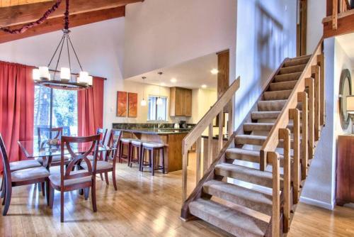 Cascade Escape in Moonridge with sauna and jacuzzi in Big Bear Lake, USA