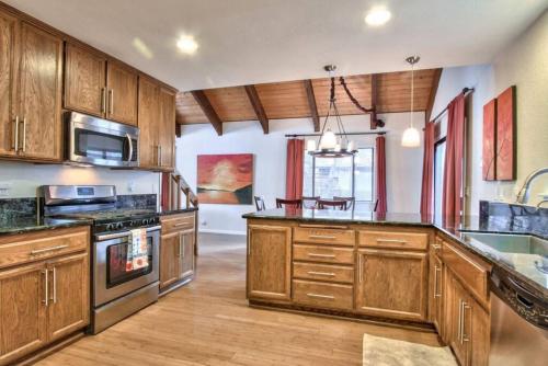 Cascade Escape in Moonridge with sauna and jacuzzi in Big Bear Lake, USA