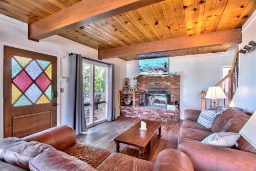 Chateau Smith - dog-friendly cabin with BBQ grill in Big Bear Lake, USA