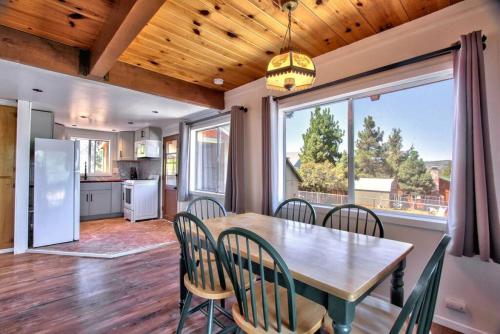 Chateau Smith - dog-friendly cabin with BBQ grill in Big Bear Lake, USA