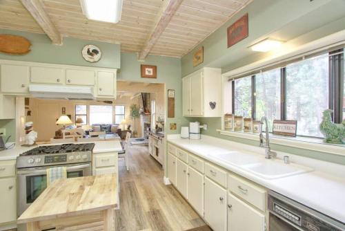 AC, spa, game room, and deck at The Golden Forest in Big Bear City, USA