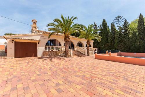 Three-Bedroom Villa image 4