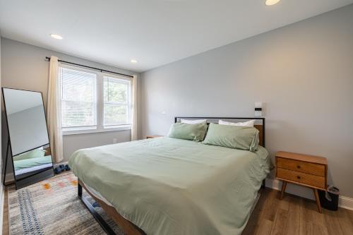 Modern LUXURY 4 BR 7 BED TOWNHOME Near Transportation in Washington, USA