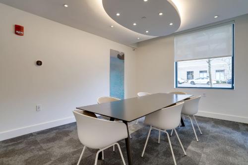 Spectacular 1 Bedroom Condo At Ballston place With Gym in Arlington, USA