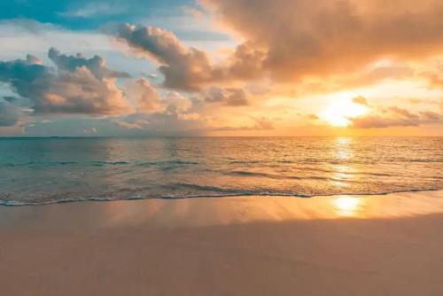 Stunning Beach View on Treasure Island